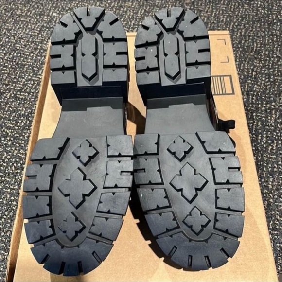 Women’s boots - Picture 2 of 2